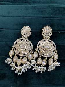 Dernières boucles d'oreilles pendantes en forme de cloche plaquées or pour filles pour les occasions de mariage avec zircon Alliage comme matériau principal - Product Image 3