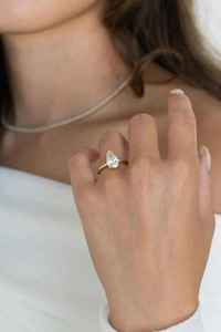 Bague solitaire surprise en or massif 14 carats avec diamant de laboratoire taille poire serti clos de 1,52 carat, pour bijoux unisexe, cadeau pour les amoureux, anniversaire - Product Image 4