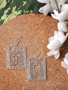 Pendientes de tuerca con brillo brillante Namaste de alto grado más vendidos directamente del proveedor indio - Product Image 2