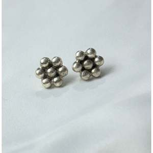 Pendientes de aro étnicos Kudi de oro de 18 quilates y plata 925 con diseño de flor y diamantes, pendientes Kudi de plata 925. - Product Image 2