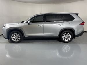 Usado 2024 Toyota Grand Highlander XLE FWD - Product Image 4