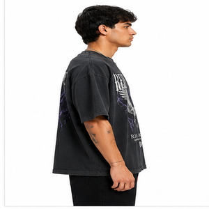 เสื้อยืดโอเวอร์ไซส์สีดำลายกราฟิกสำหรับผู้ชาย สไตล์วินเทจ สตรีทแวร์ ผ้าฝ้าย ทรงหลวม ไหล่ตก ฮิปฮอป แฟชั่นลำลอง - Product Image 2