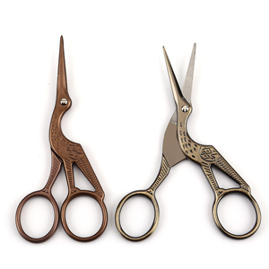 Tijeras de manicura de acero inoxidable y titanio de color en forma de grúa, tijeras en C, cabeza puntiaguda para el vello de la nariz, belleza para recortar párpados - Product Image 4