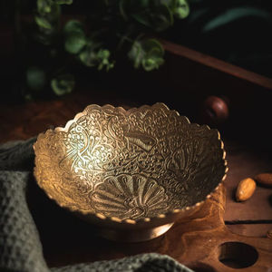 Bol à dattes en métal au design unique pour les maisons à la recherche d'une décoration artistique et d'options de service quotidiennes fonctionnelles - Product Image 1