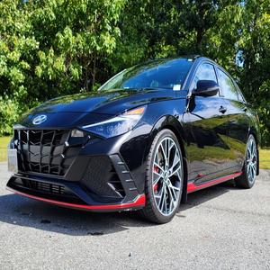 ข้อเสนอสุดพิเศษ! ฮุนได เอลันตร้า ปี 2022 สภาพดีเยี่ยม เครื่องยนต์เทอร์โบ 4 สูบ 276 แรงม้า ขับเคลื่อนล้อหน้า เกียร์อัตโนมัติ สีดำ รถซีดานหรู - Product Image 1