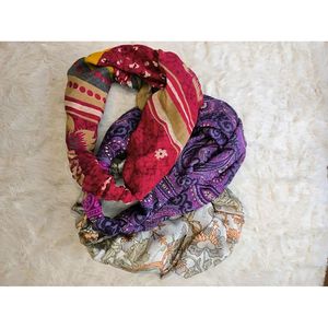 Juego de 3 Diademas de Seda Sari Estilo Bohemio Vintage, Hechas a Mano con Materiales Reciclados, Diseño con Nudo Frontal, Lindas, para Damas de Honor, Regalo - Product Image 1