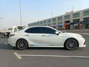 Sedán Híbrido LE GCC 2024 Usado, Asientos de Cuero Claro, Control de Crucero ACC, R18, Volante a la Izquierda, >8L, Automático, Tracción en las Cuatro Ruedas, Luces LED, Panorámico - Product Image 4