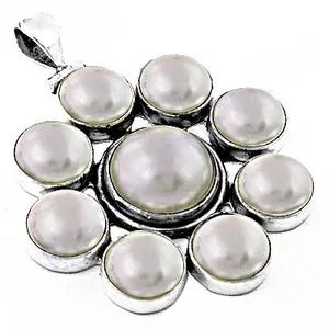 Pendentif de fête unisexe classique en argent 925, oxydé, avec perle de culture d'eau douce blanche ronde AAA et breloque fleur sertie clos - Product Image 2