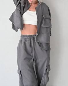 Survêtement gris en coton pour femmes |   Sweat-shirt beige surdimensionné et pantalon cargo à jambes larges |   Tenue unisexe deux pièces d'été - Product Image 4