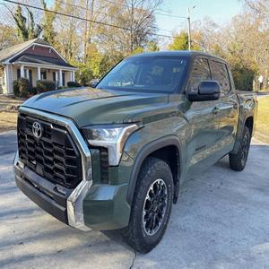 Toyota Tundra SR5 2023 en parfait état - Product Image 1