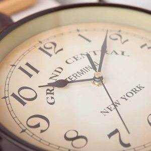 Đồng hồ treo tường sắt hai mặt cổ điển nhà ga xe lửa im lặng không tích tắc xoay 360 sáng tạo đồng hồ treo tường cổ điển - Product Image 4