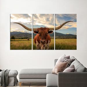 Lienzo Impreso: Arte de Vaca Texas Longhorn en Elegante Decoración de Pared de Vidrio, Juego de 3 Lienzos - Product Image 1