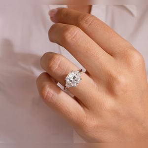 Bagues de fiançailles de luxe à trois pierres taille coussin pour femmes, prix de gros du fabricant, livraison mondiale - Product Image 5