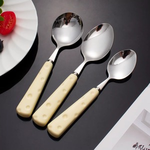 Ensemble de couverts en acier inoxydable à motif de fromage pour enfants, adapté aux repas des enfants, aux repas en famille et aux occasions spéciales, en provenance d'Inde - Product Image 5