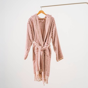 เสื้อคลุมอาบน้ำแบบตุรกี ปอมปอม สีชมพูกุหลาบ มีฮู้ด ผ้าฝ้าย 100% - Product Image 4