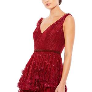 Abito da ballo a colonna a strati color bordeaux Mac Duggal con applicazioni floreali e stampa a fantasia con vita impero per adolescenti - Taglia 12 - Product Image 3