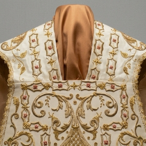 Chasuble de luxe en soie blanche, brodée à la main avec fil doré, pour cérémonies religieuses, échantillon gratuit, personnalisable - Product Image 6