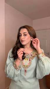 Ensemble Sharara Dupatta haut de gamme en Georgette Faux lourd avec broderie de sequins de 5 mm, motif floral estival naturel - Product Image 3