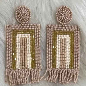 Pendientes elegantes con cuentas de semillas Pendientes brillantes personalizados para mujeres La mejor calidad de Hiba Enterprises - Product Image 3