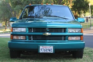 Chevrolet C3500 Coupé 2024 Usada, Camioneta de Carga Pesada, Construcción Duradera, Resistente, Fiable, Potencia de Trabajo, Clásica, Resistente, Volante a la Izquierda, Cuero Oscuro R15 - Product Image 2