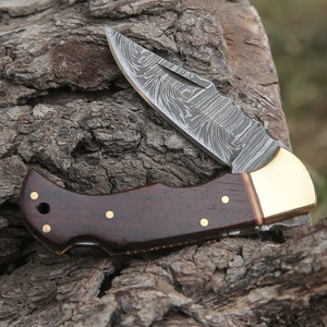 Couteau de chasse pliant haut de gamme en acier Damas OEM, lame artisanale, manche en bois de rose, anse en laiton, pour camping et dépeçage en extérieur - Product Image 2
