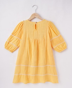 Robe en mousseline de soie jaune pour filles, coupe trapèze, col rond, manches bouffantes, décoration pompon, mini-robe d'été mignonne - Product Image 4