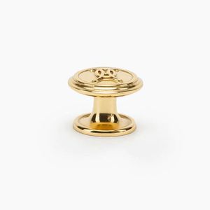Perillas de latón para armarios hechos a mano que ofrecen una apariencia elegante y pulida, añadiendo belleza a los interiores de dormitorios tradicionales. - Product Image 4