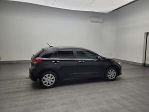 Kia Rio5 S Wagon FWD 2024 Noir Intense d'occasion avec toit ouvrant, démarrage à distance, sièges en cuir, jantes en acier, boîte automatique, système de navigation - Product Image 3