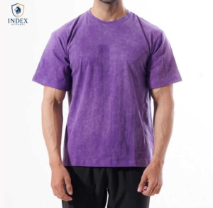 เสื้อยืดผู้ชายสีม่วงล้วน คอโอ แขนสั้น ทรงปกติ สวมใส่สบาย ผ้าเจอร์ซีย์ถัก ย้อมสีพื้น จาก Index Apparel - Product Image 1