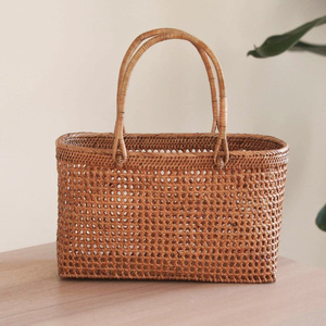 Sac fourre-tout en rotin fait main à prix compétitif, sac à main fonctionnel pour femme, sacs à bandoulière et pochettes en gros - Product Image 2