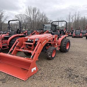 Tracteur Kubota série L, conçu pour la puissance et l'fiabilité, avec des performances de qualité supérieure pour les besoins agricoles quotidiens - Product Image 4