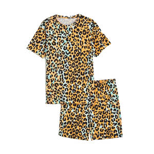 Ensemble de sport d'été High Street Style Twin pour homme T-shirt à manches courtes respirant en satin imprimé Ensemble de shorts grande taille de 2 pièces - Product Image 1