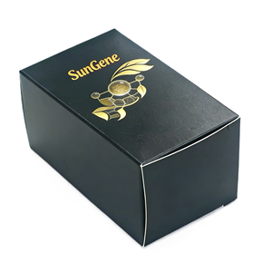 Boîte en carton noir de haute qualité en matériaux recyclés avec logo en feuille d'or gaufrée pour flacon compte-gouttes carré en verre de 50 ml/100 ml pour huile essentielle - Product Image 2