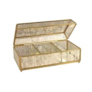 Boîte à bijoux en laiton et en verre avec couvercle gravé d'un oiseau et de des fleurs, rangement pour bijoux, organisation - Product Image 5