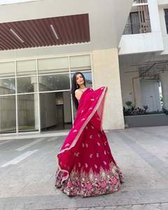 Lehenga de georgette sintética con bordado de hilo y lentejuelas de diseño, blusa de georgette sin coser y dupatta. - Product Image 2