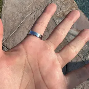 Anillo de Moissanita Clásico con Símbolo de Personaje para Mujer, de Avira Jewels, en Plata de Ley 925, Sin Níquel, Chapado en Oro Rosa - Product Image 3