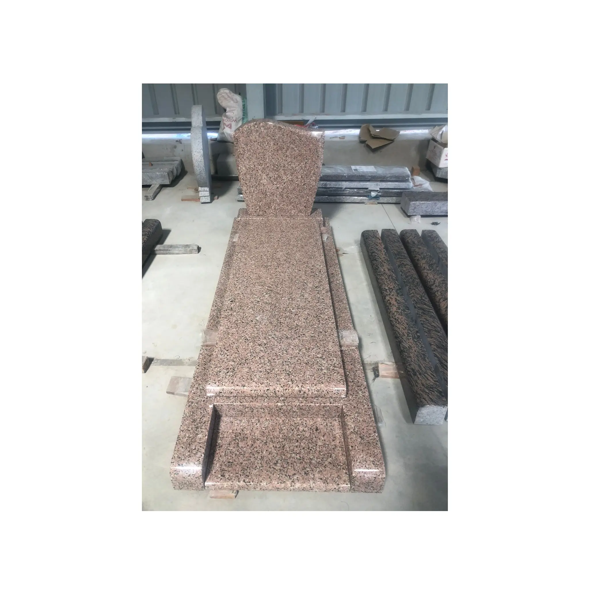 Top Quality Granite Headstone for Graves in European Style Tombstones and Monuments Available at Bulk Price