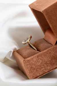 Bague solitaire surprise en or massif 14 carats avec diamant de laboratoire taille poire serti clos de 1,52 carat, pour bijoux unisexe, cadeau pour les amoureux, anniversaire - Product Image 5