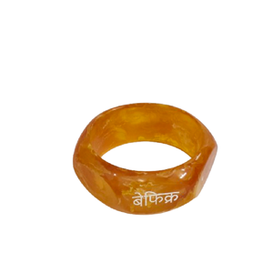 Bracelet tendance en résine imprimée avec inscription personnalisée en écriture hindi, slogan « Befikra », bracelet en acrylique marbré orange, bijoux à la mode avec typographie tendance - Product Image 2