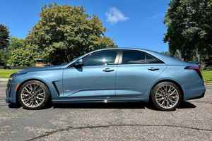 2023 CLEAN C a d i l l a c CT4 Boîte de vitesses automatique Sièges en cuir intérieur foncé R18 Pneus AWD Drive Arrière ACC Manuel - Product Image 6