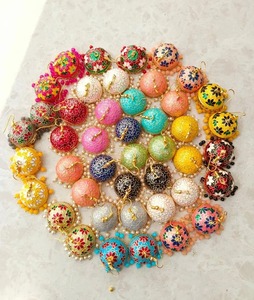 Meenakari boucles d'oreilles indien traditionnel Jhumka paire pour femmes et filles bijoux de fête de mariage mariées cadeaux Sangeet cérémonie cadeaux - Product Image 1