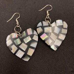 Boucles d'oreilles pendantes faites à la main en forme de coeur pour filles, anniversaire, fiançailles, mariage - Product Image 1