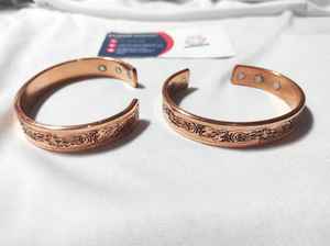 Bracelet en laiton avec résine en relief, design haut de gamme - nouvelle tendance - bracelet - vêtements pour femmes - Product Image 2