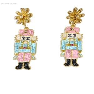 Pendientes colgantes con cuentas de cristal con temática navideña personalizada 2025 para uso diario e informal, venta al por mayor a granel - Product Image 1