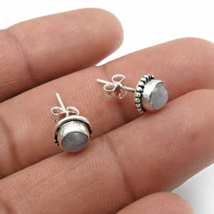 Pendientes de tuerca de piedra lunar arcoíris natural al por mayor en forma redonda hechos de 925 joyería bohemia de plata esterlina sólida - Product Image 3