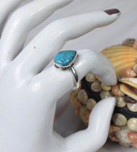 Bague de fête artisanale en argent sterling 925 de haute qualité avec chrysocolle en cabochon taille poire serti clos, bijoux fins pour femmes et hommes - Product Image 2