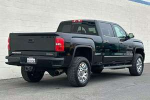 Pick-up Denali Premium 2023 d'occasion, moteur V8, caractéristiques de sécurité avancées, parfait pour le travail, fourni du Japon - Product Image 4