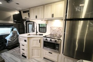 Autocaravana de lujo River FOR ESTER 2441DS Euro 5 para familias de 4-6 pasajeros con horno microondas y suelo acrílico - Product Image 5