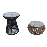 Table d'appoint ronde extérieure en rotin tressé et aluminium, légère, durable, moderne et imperméable, idéale pour les cours et les hôtels