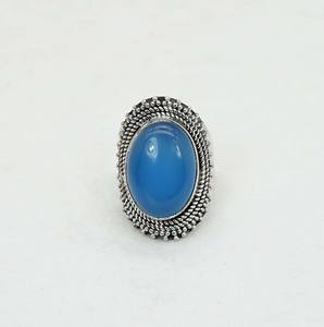 925 argent sterling massif mois de juin pierre de naissance calcédoine bleue avec sertissage de lunette bague de forme ovale - Product Image 1